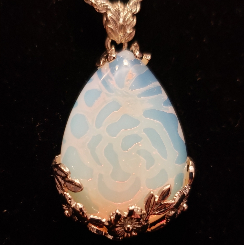 Source Unknown Blue Opalescent Teardrop Necklace Pendant